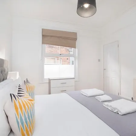 Holiday home The Mount Hideaway With Hot Tub *