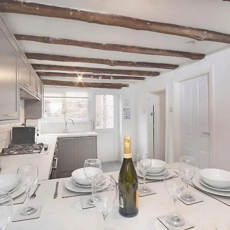 Holiday home The Mount Hideaway With Hot Tub York