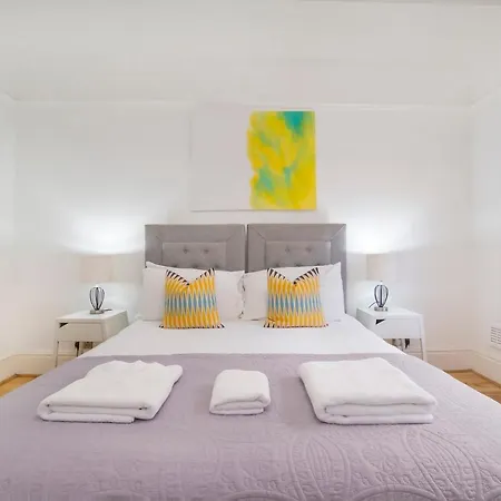 The Mount Hideaway With Hot Tub Holiday home York