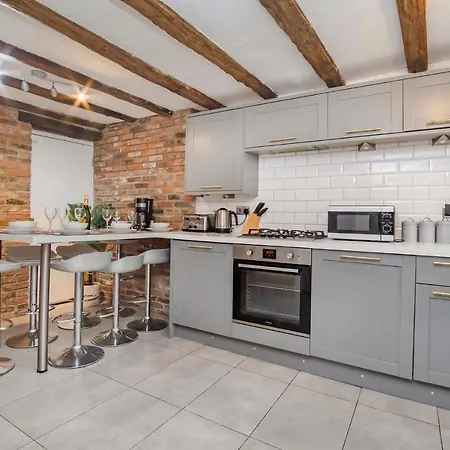 The Mount Hideaway With Hot Tub Holiday home